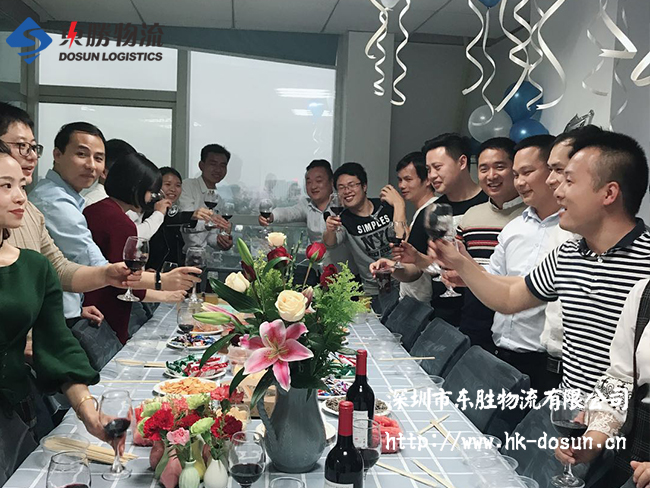 東勝物流員工【生日晚會】；中深圳到香港物流,香港深圳貨運(yùn)運(yùn)輸,深圳香港進(jìn)出口,深港物流專線,中港物流,東勝物流集團(tuán)-大件物流到香港