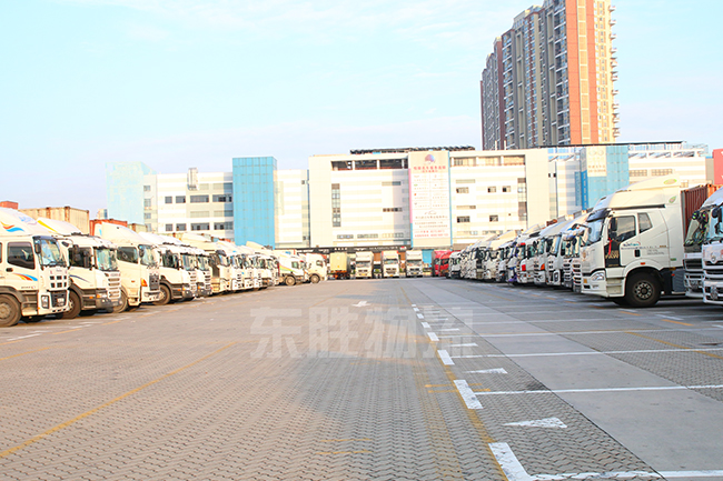 深圳東勝物流的港珠澳大橋運輸車隊；澳門物流-進口報關(guān)公司-香港進口清關(guān)公司-深圳市東勝物流有限公司