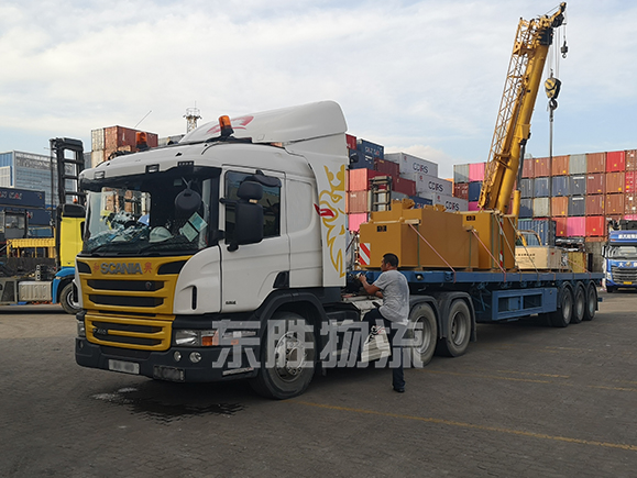 深圳東勝物流出口到香港運(yùn)輸優(yōu)勢詳解，中港平板車運(yùn)輸現(xiàn)場圖