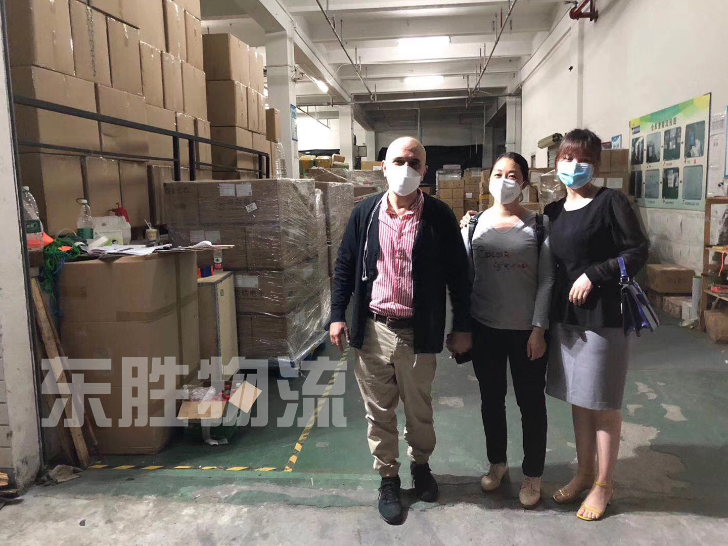 意大利客戶口罩出口運(yùn)輸?shù)轿宜緜}(cāng)庫(kù)考察，現(xiàn)場(chǎng)圖
